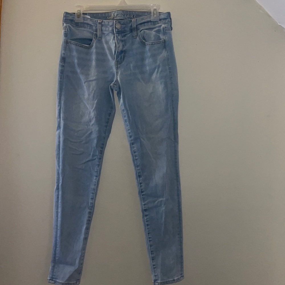 American Eagle Light Wash Skinny Jeans